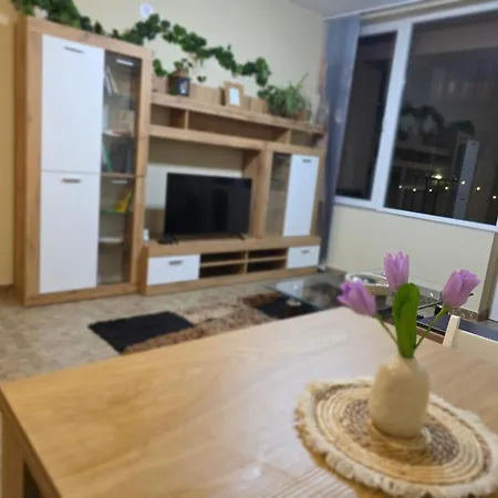 2bdr With Free Secured Parking Space 아파트