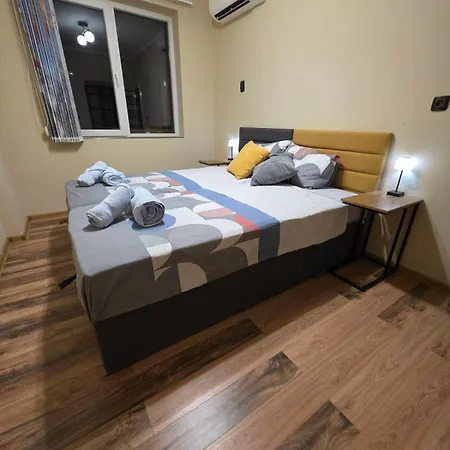 2bdr With Free Secured Parking Space 아파트