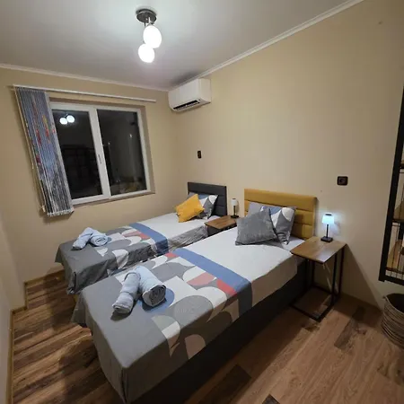 2bdr With Free Secured Parking Space *