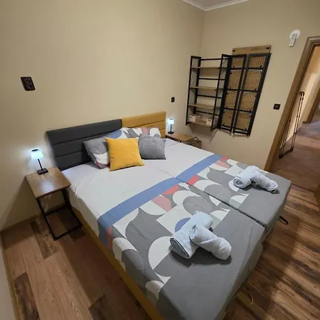 2bdr With Free Secured Parking Space 아파트