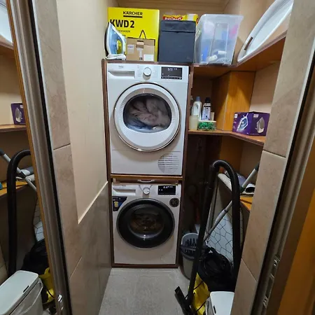 2bdr With Free Secured Parking Space 아파트 *