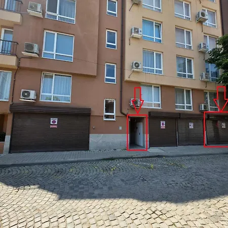 2bdr With Free Secured Parking Space 아파트