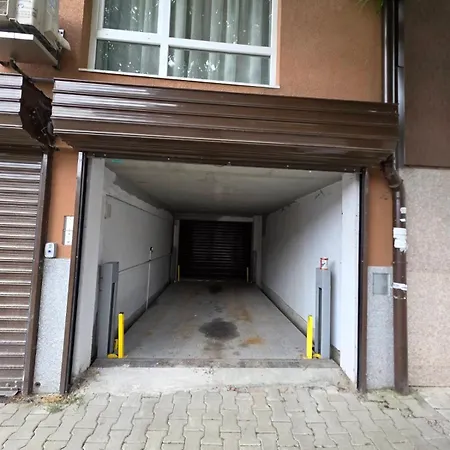 2bdr With Free Secured Parking Space 아파트
